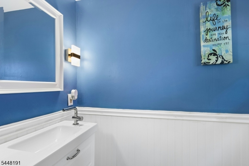 52 Grand Street Property Photo 19