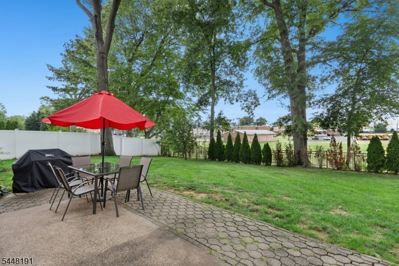 52 Grand Street Property Photo 30
