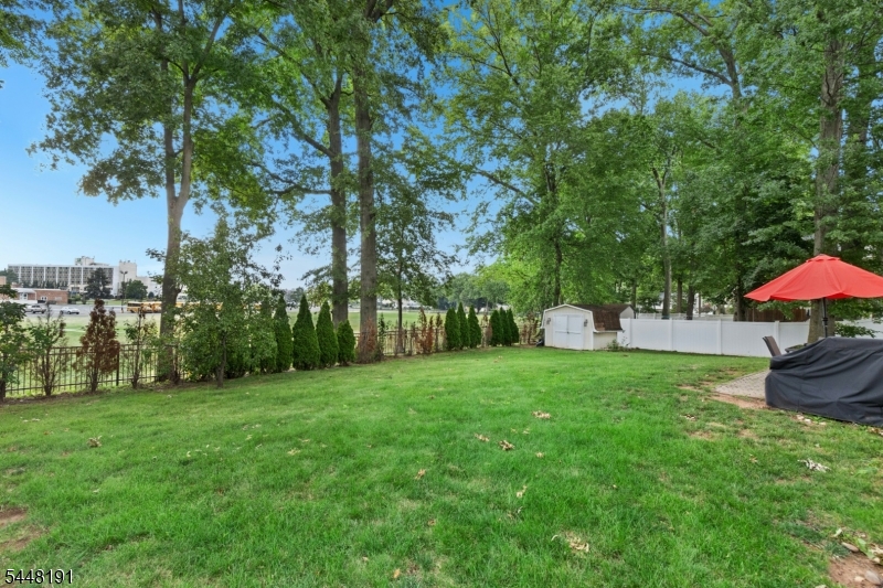 52 Grand Street Property Photo 31