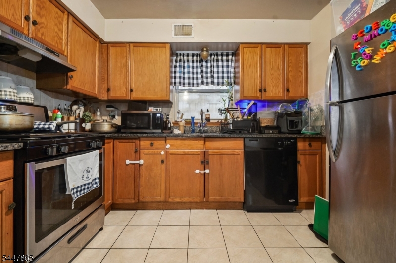 235 4th St Property Photo 4