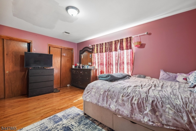 235 4th St Property Photo 16