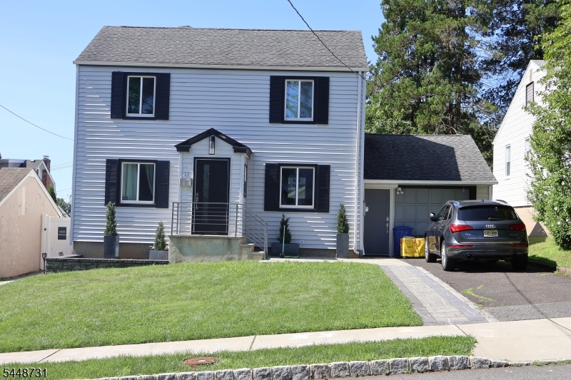 12 Nutwold Ave Property Photo 1