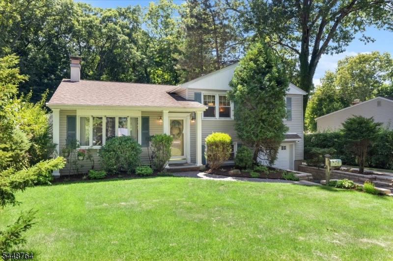 85 Page Dr Property Photo 1