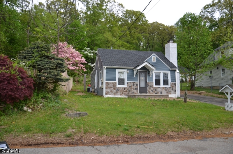 5 Fairview Ave Property Photo 1