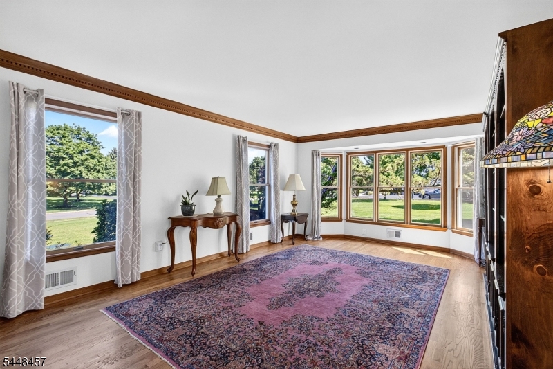 15 Hoffman Pl Property Photo 6