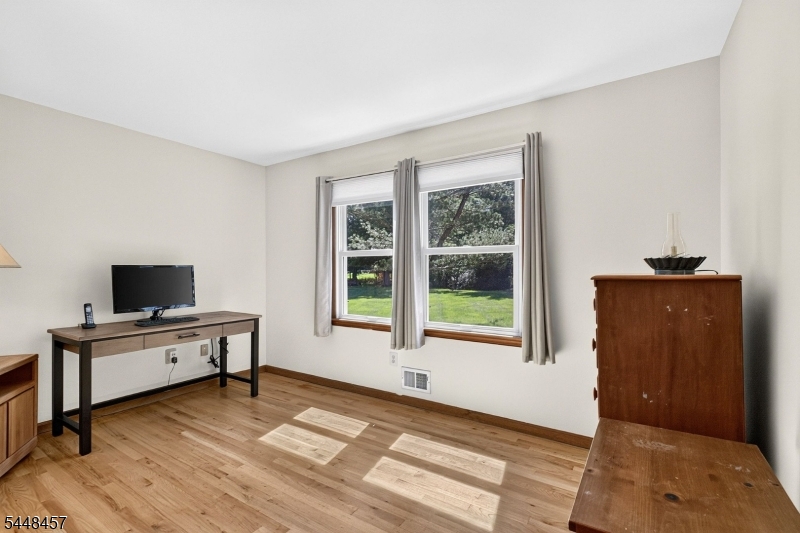 15 Hoffman Pl Property Photo 8