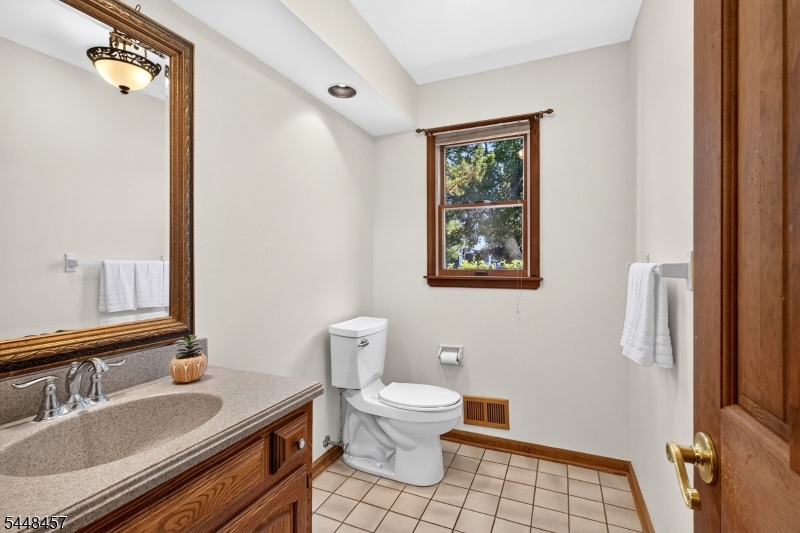 15 Hoffman Pl Property Photo 11