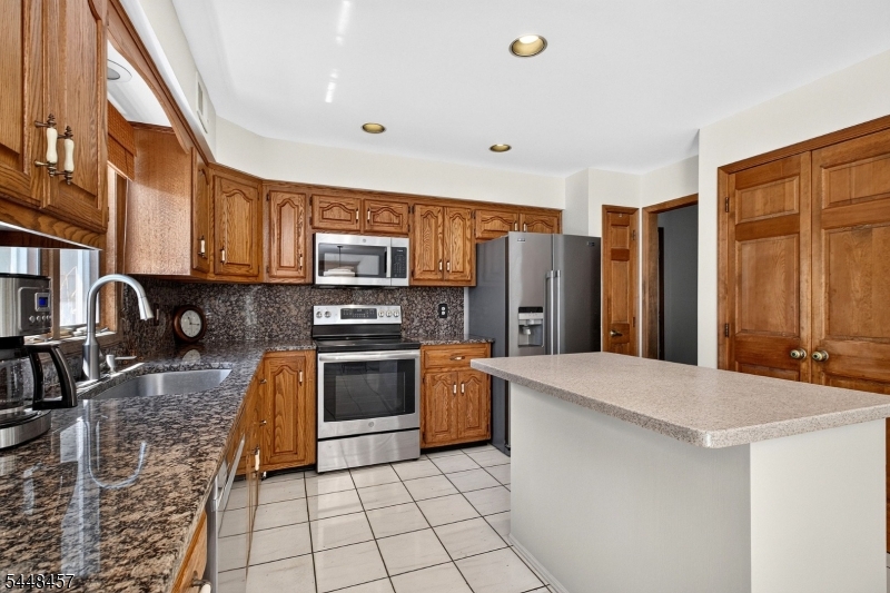 15 Hoffman Pl Property Photo 14
