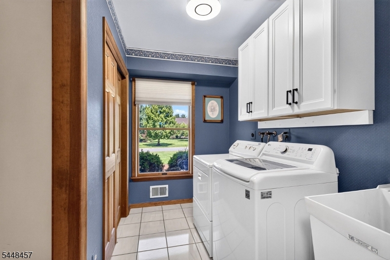 15 Hoffman Pl Property Photo 22