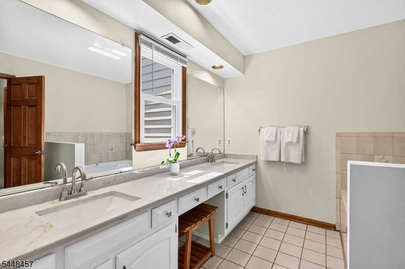 15 Hoffman Pl Property Photo 25