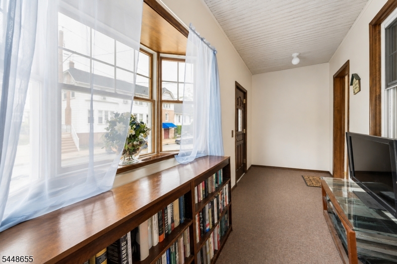 30 Bremond St Property Photo 4