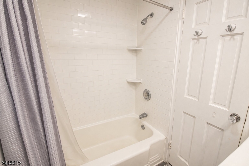 390 Morris Ave 28 Property Photo 9