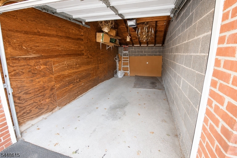 390 Morris Ave 28 Property Photo 15