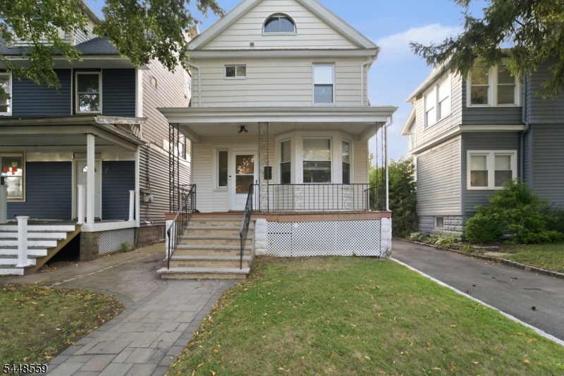 157 Ward Pl Property Photo 1