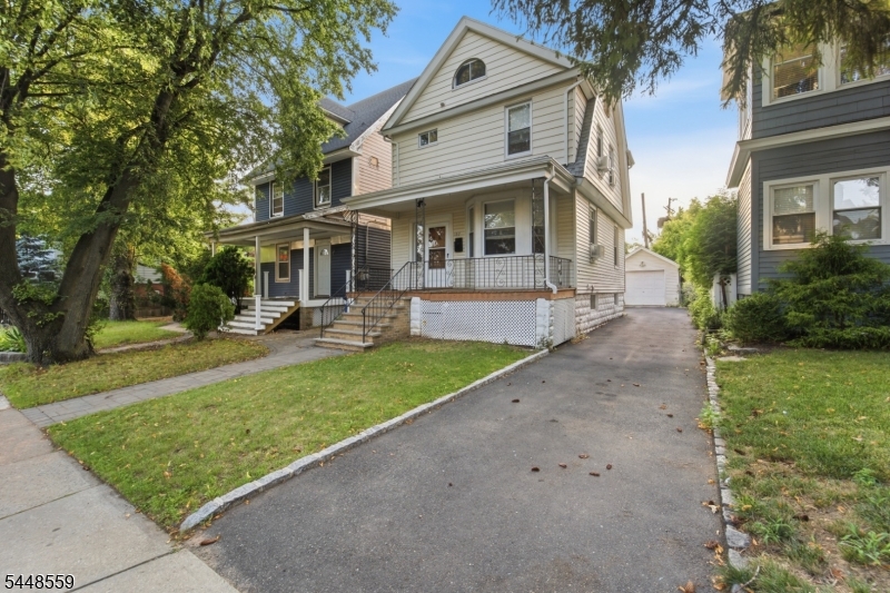 157 Ward Pl Property Photo 2