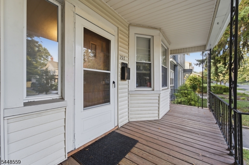 157 Ward Pl Property Photo 3