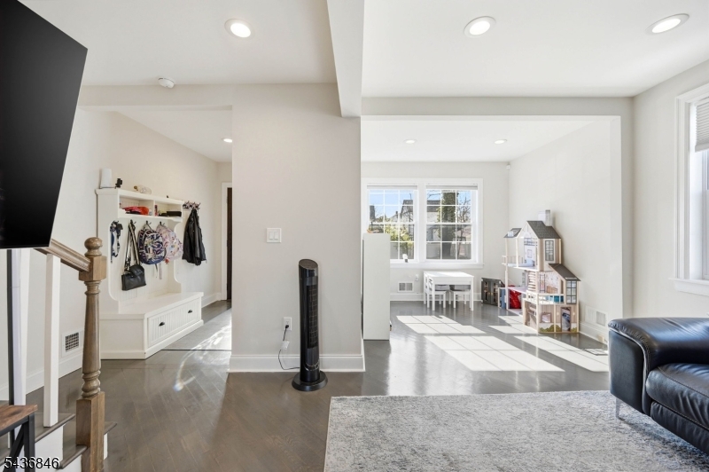 538 W Broad St Property Photo 5