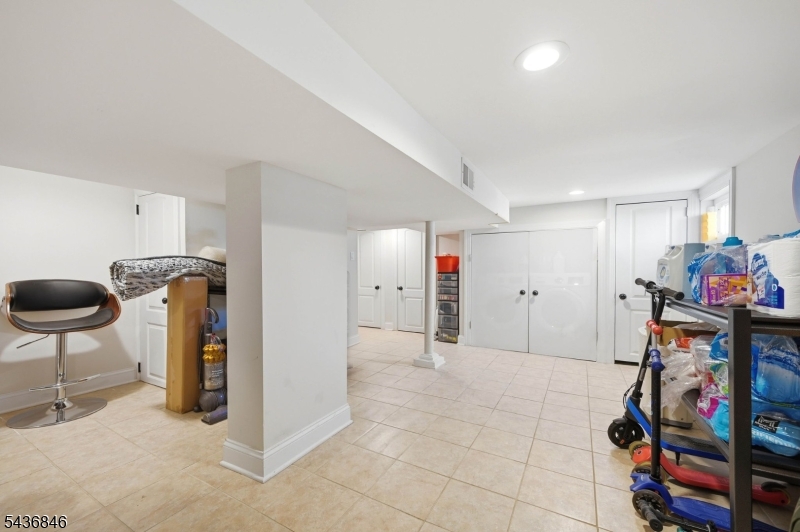 538 W Broad St Property Photo 21