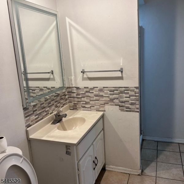 11 Baker St Property Photo 6