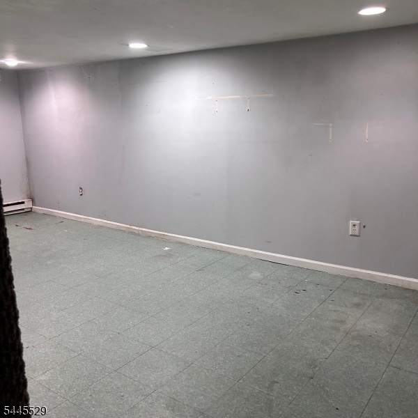 11 Baker St Property Photo 14