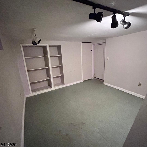 11 Baker St Property Photo 15