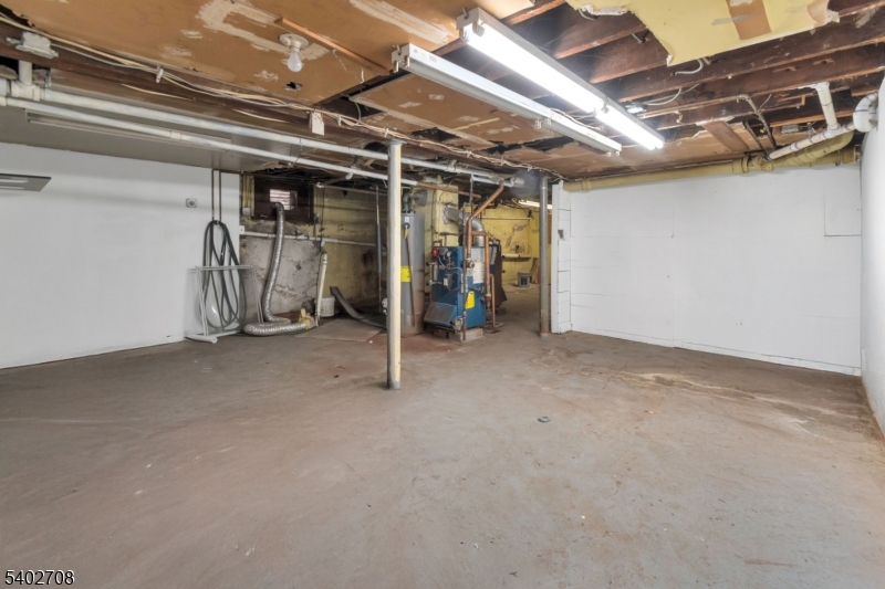 673 Clifton Ave Property Photo 10