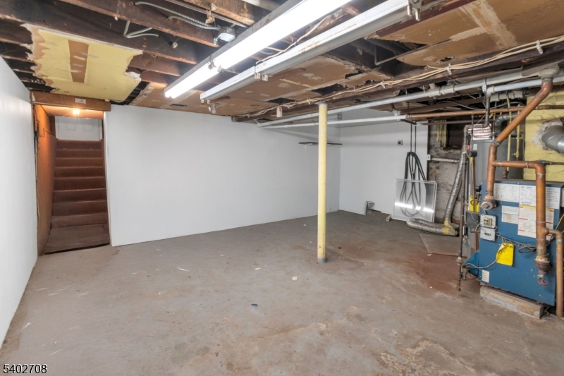 673 Clifton Ave Property Photo 11