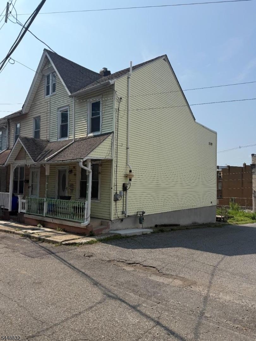 12 Brainard St Property Photo 2