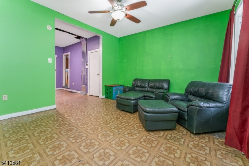 12 Brainard St Property Photo 4