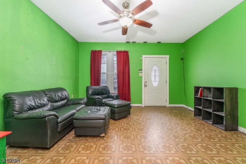 12 Brainard St Property Photo 5