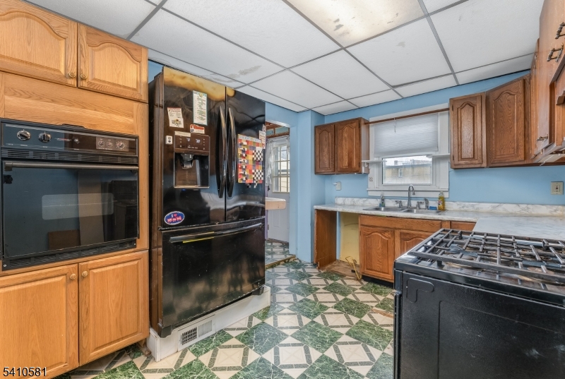 12 Brainard St Property Photo 8