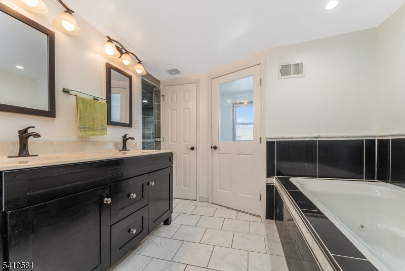 12 Brainard St Property Photo 17