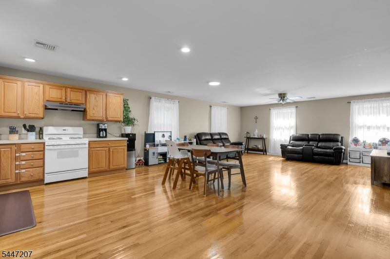 25 Gillette Rd Property Photo 6