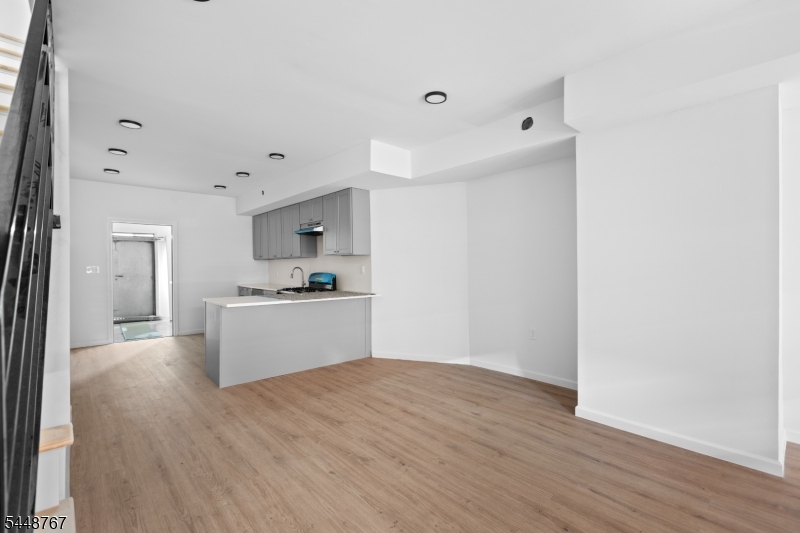 43 Cortland St Property Photo 6