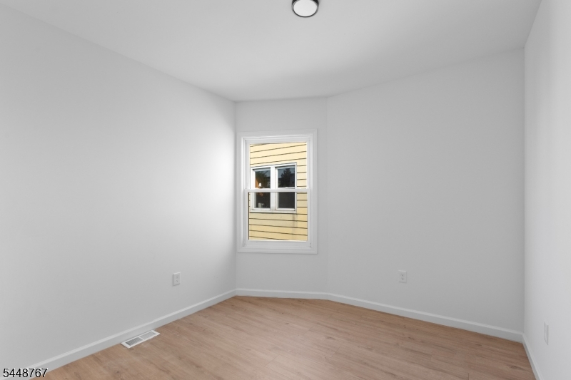 43 Cortland St Property Photo 11