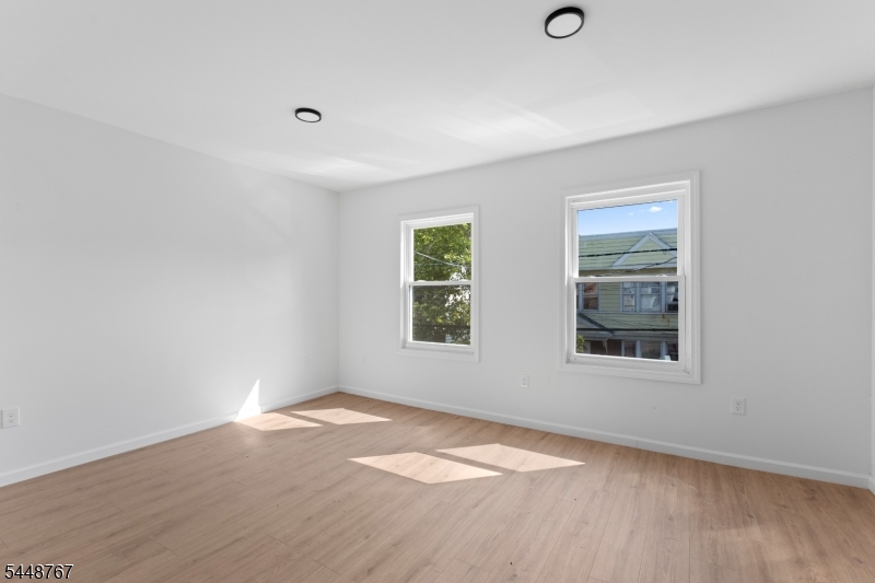43 Cortland St Property Photo 14