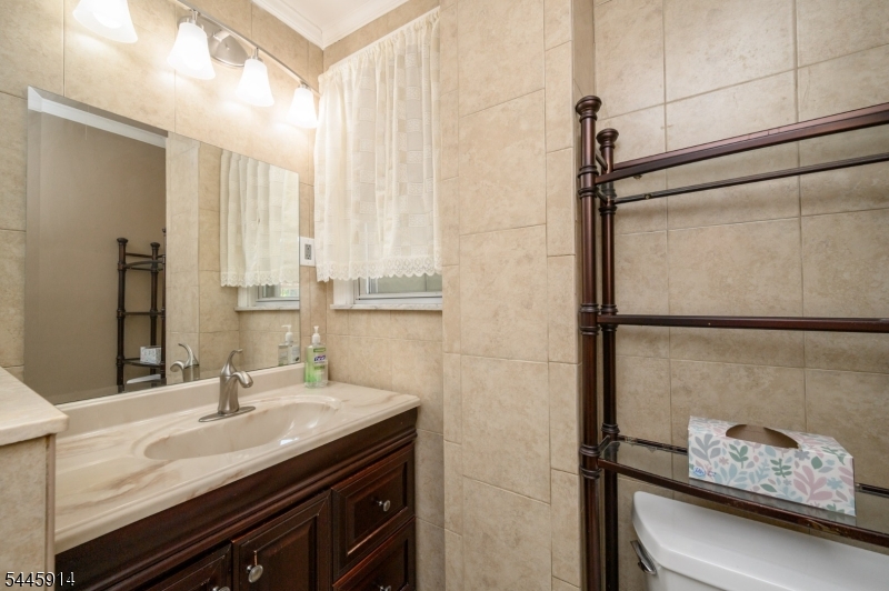 94 Van Buren St Property Photo 8