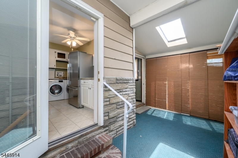 94 Van Buren St Property Photo 10