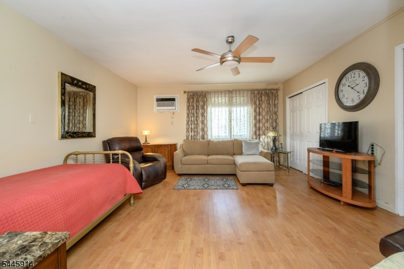 94 Van Buren St Property Photo 15