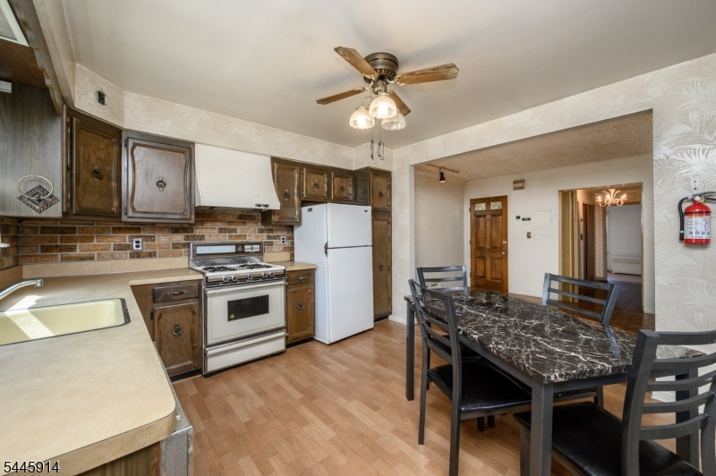 94 Van Buren St Property Photo 21