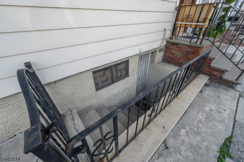 94 Van Buren St Property Photo 34