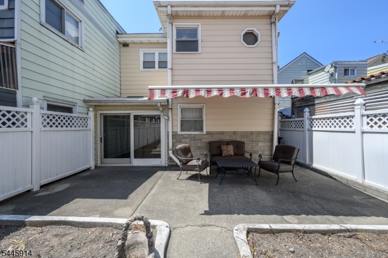 94 Van Buren St Property Photo 46