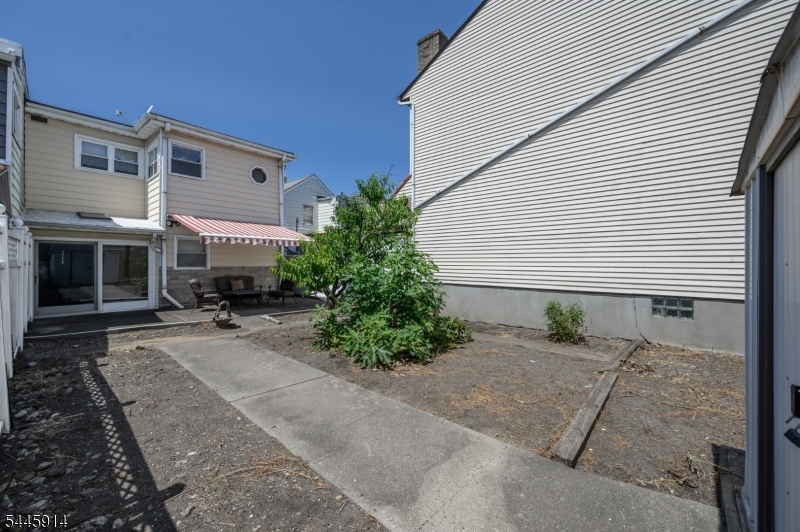 94 Van Buren St Property Photo 47