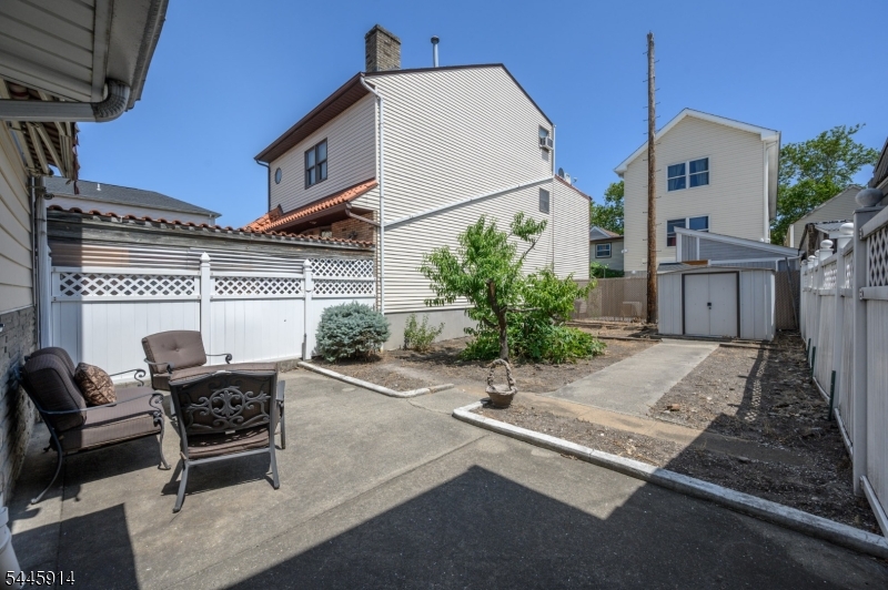 94 Van Buren St Property Photo 48