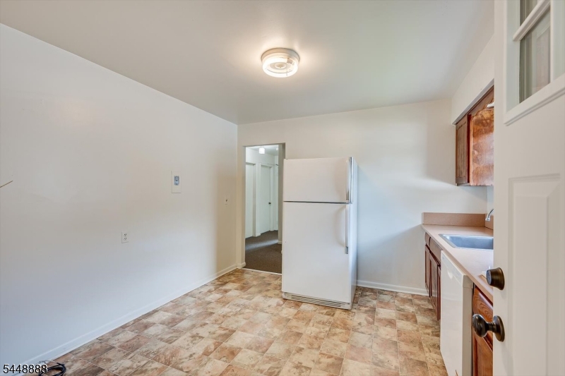 52 Johnson Ave 2 Property Photo 6