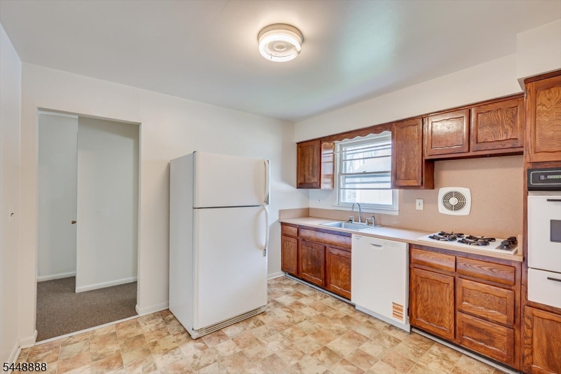 52 Johnson Ave 2 Property Photo 7
