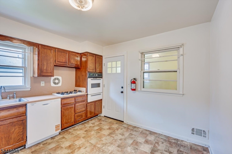 52 Johnson Ave 2 Property Photo 8
