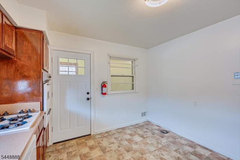 52 Johnson Ave 2 Property Photo 10