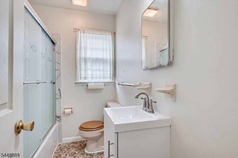52 Johnson Ave 2 Property Photo 18