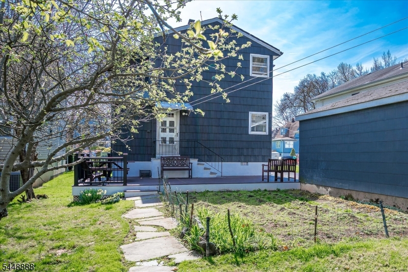 52 Johnson Ave 2 Property Photo 23